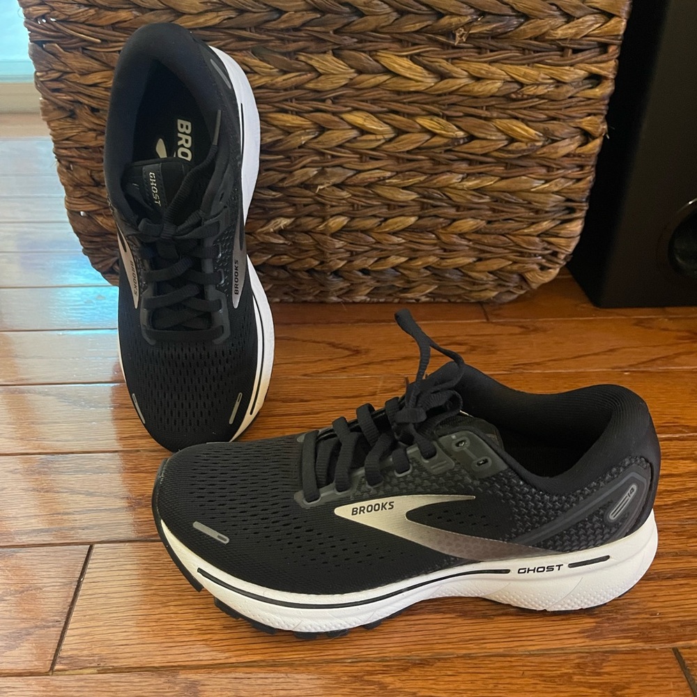 Brooks Black and White ghost 14 Running Shoes women’s size 6.5
